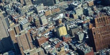 US Economic Outlook 2025: Experts Predict Growth & Jobs - Cover Image