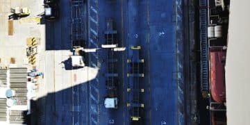 Supply Chain Disruptions: Expert Analysis & Mitigation Strategies - Cover Image